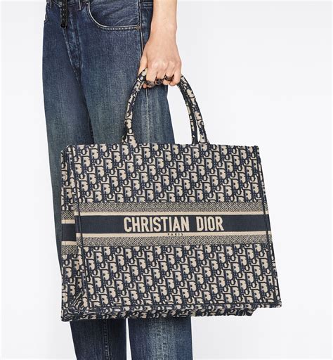 bolsa dior tote book|Dior tote bag.